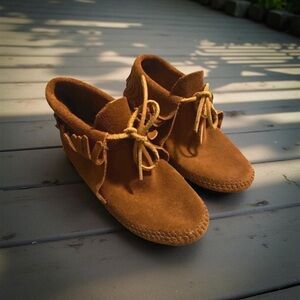 Minnetonka Soft Sole Orange Brown Suede Leather Moccasins